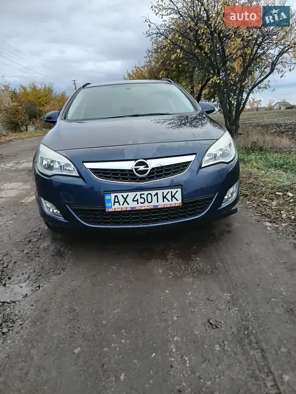 2012 opel astra