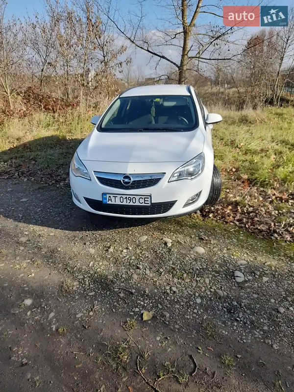 2012 opel astra