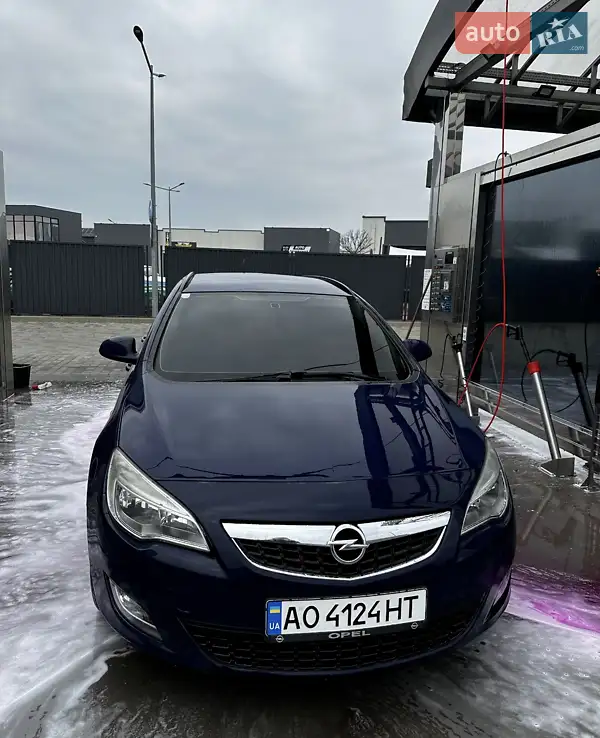 2011 opel astra sports tourer