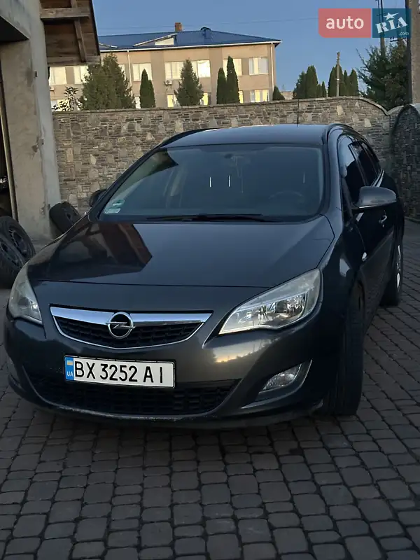 2011 opel astra
