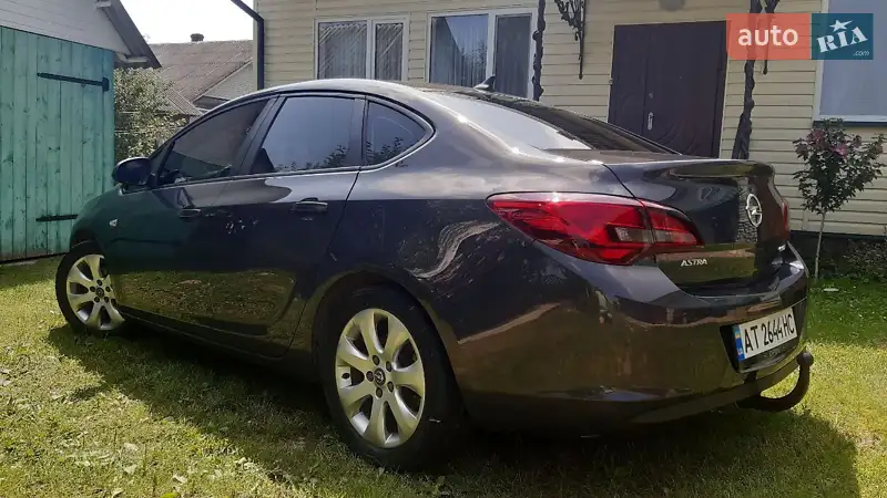 2012 opel astra