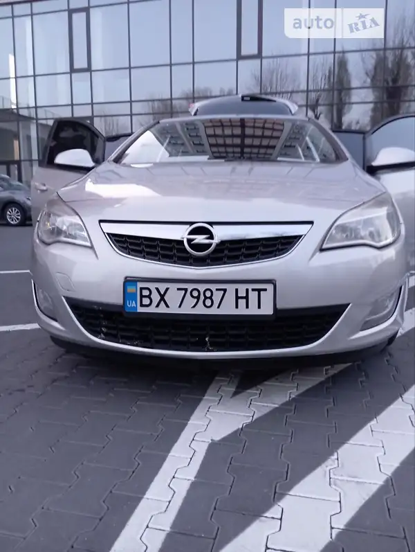 2011 opel astra