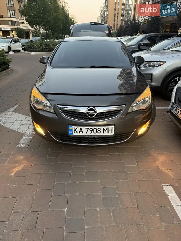 2012 opel astra