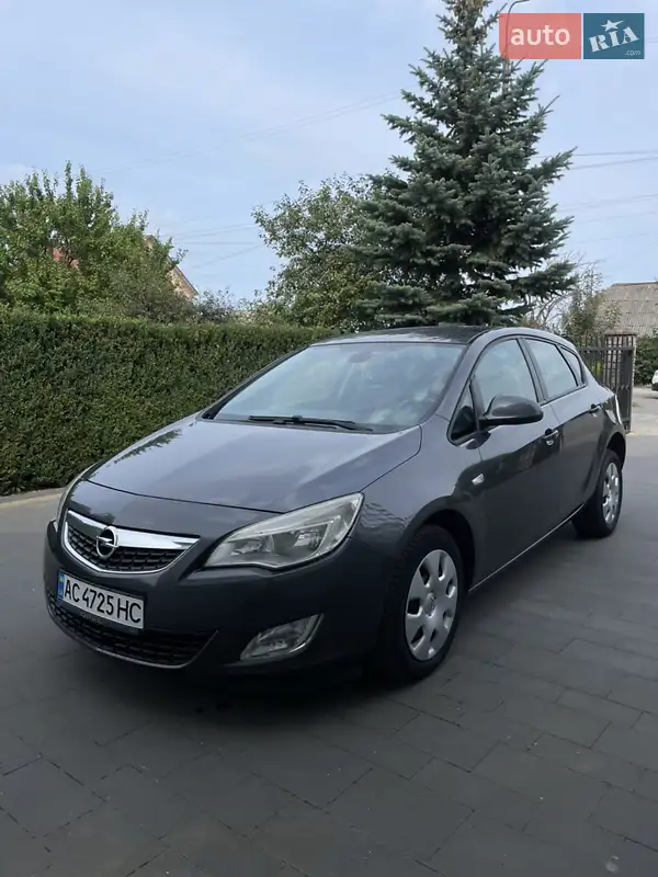 2012 opel astra