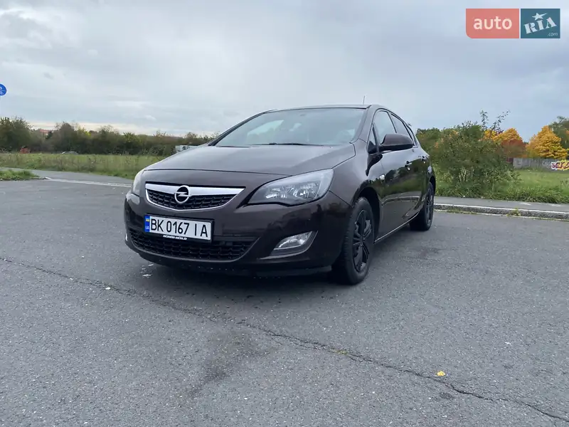 2011 opel astra