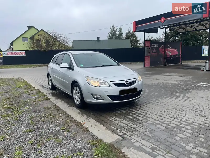 2011 opel astra sports tourer