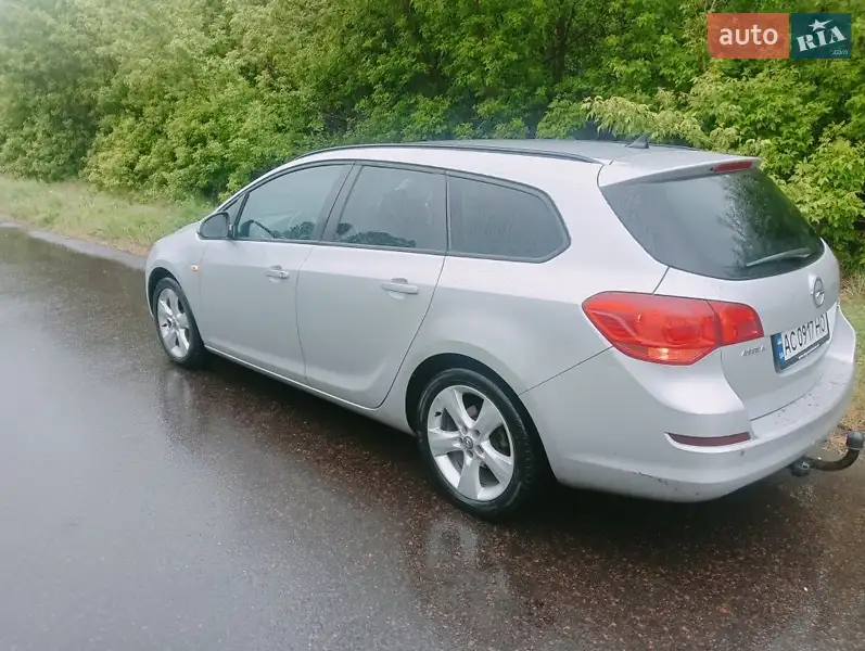 2011 opel astra