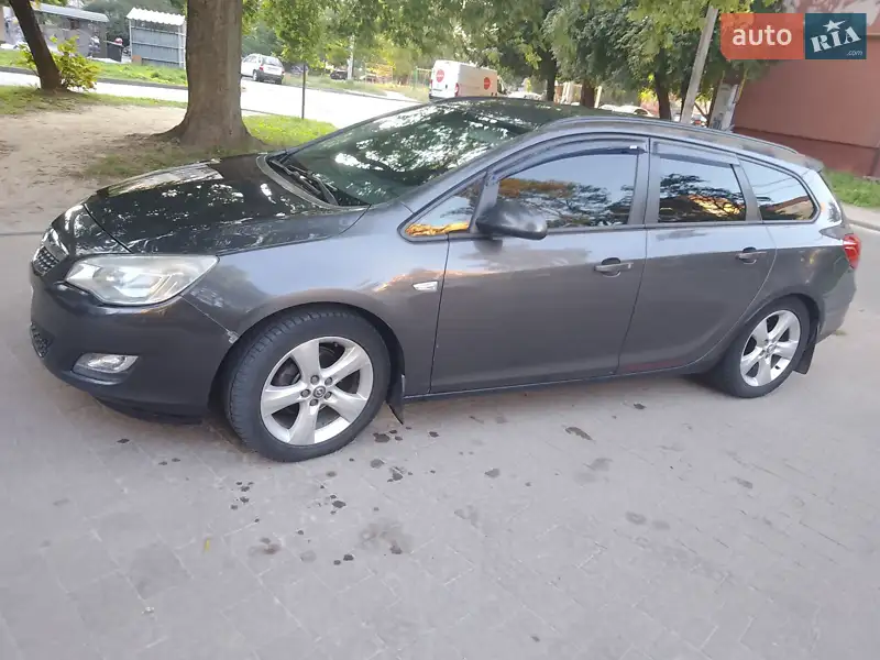 2012 opel astra sports tourer