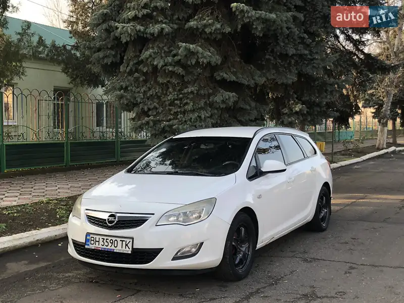 2011 opel astra