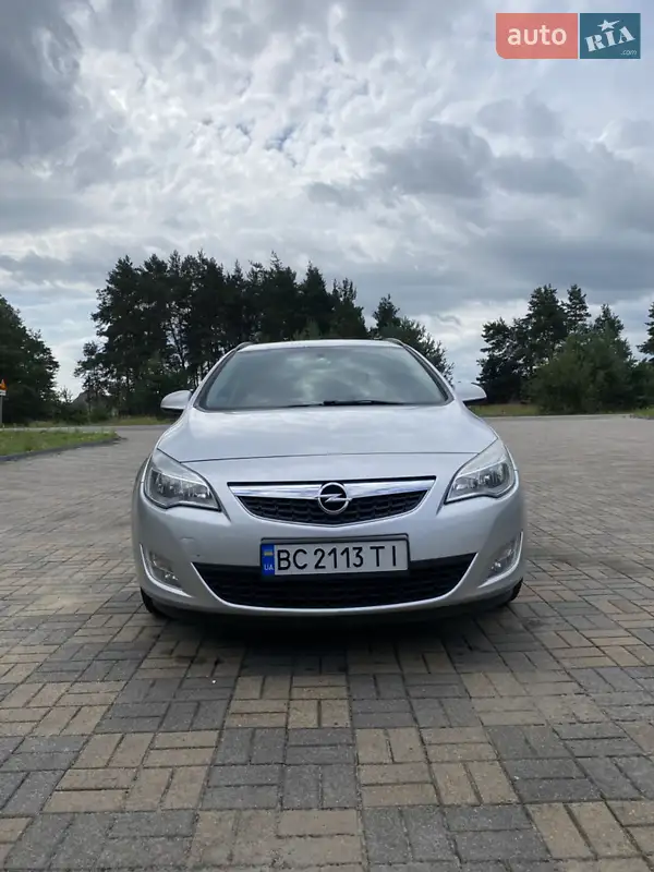 2011 opel astra