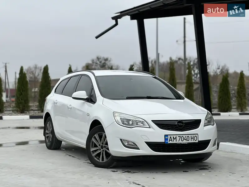 2012 opel astra
