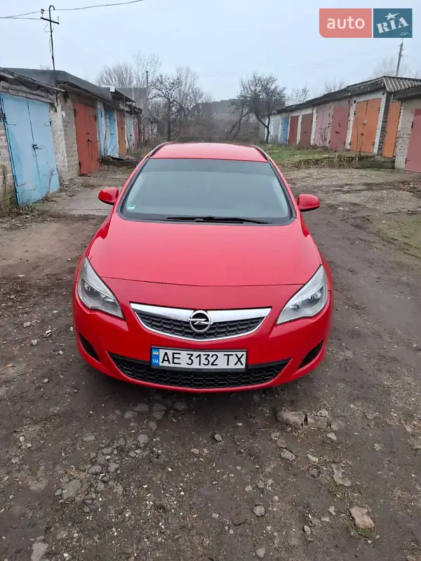 2012 opel astra
