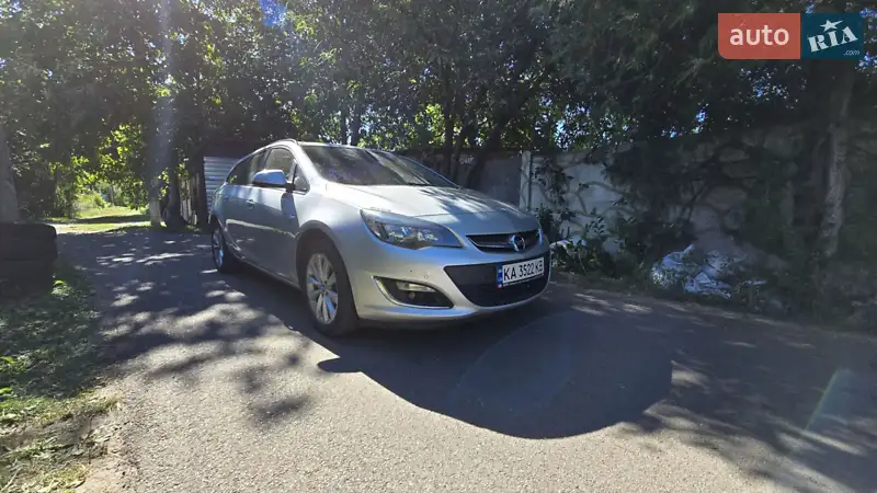 2012 opel astra