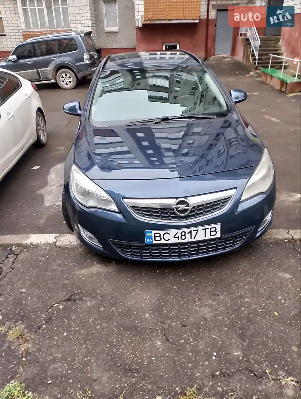 2012 opel astra