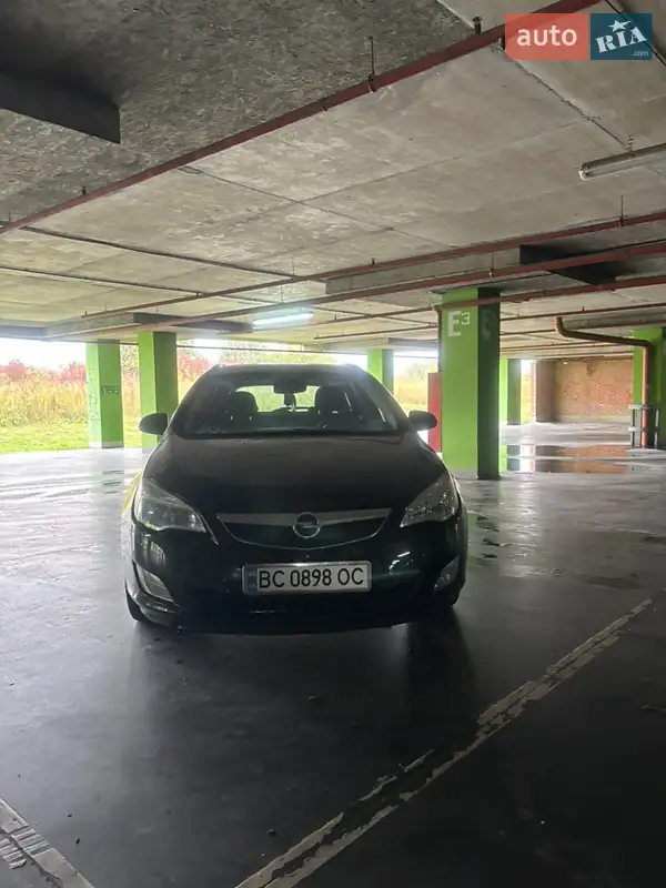 2012 opel astra