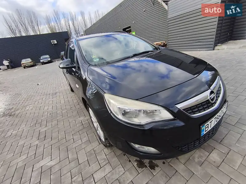 2011 opel astra sports tourer