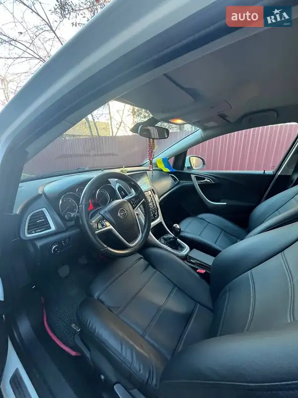 2011 opel astra-sports-tourer