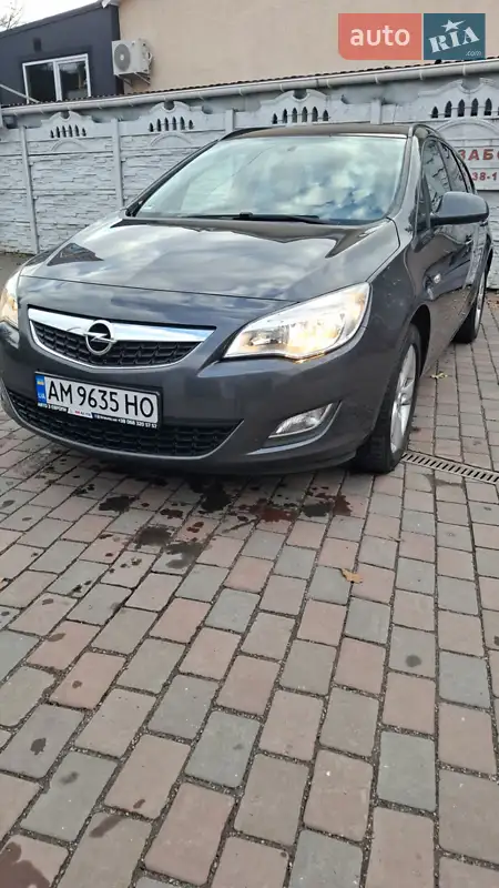 2011 opel astra