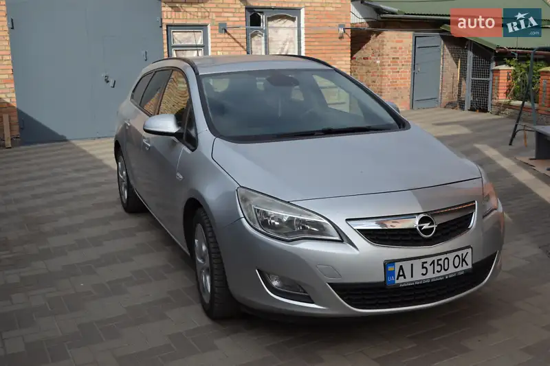 2011 opel astra sports tourer