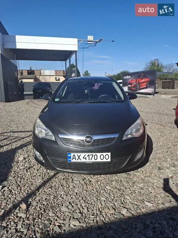 2012 opel astra