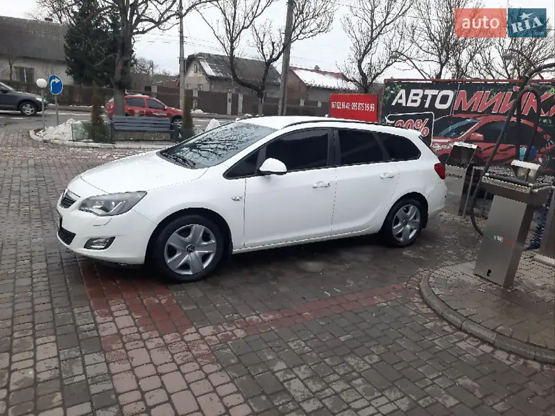2011 opel astra