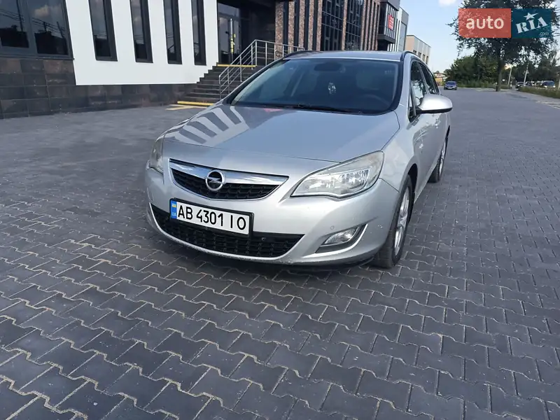 2012 opel astra