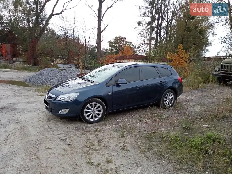 2012 opel astra