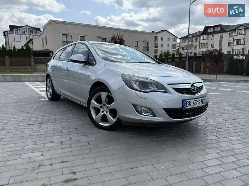 2011 opel astra