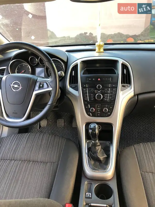2011 opel astra sports tourer