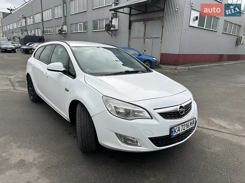 2011 opel astra sports tourer