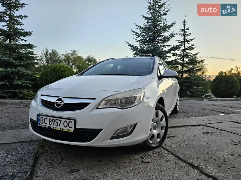 2012 opel astra sports tourer