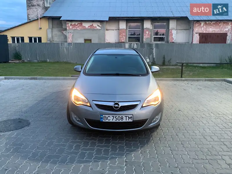 2012 opel astra sports tourer