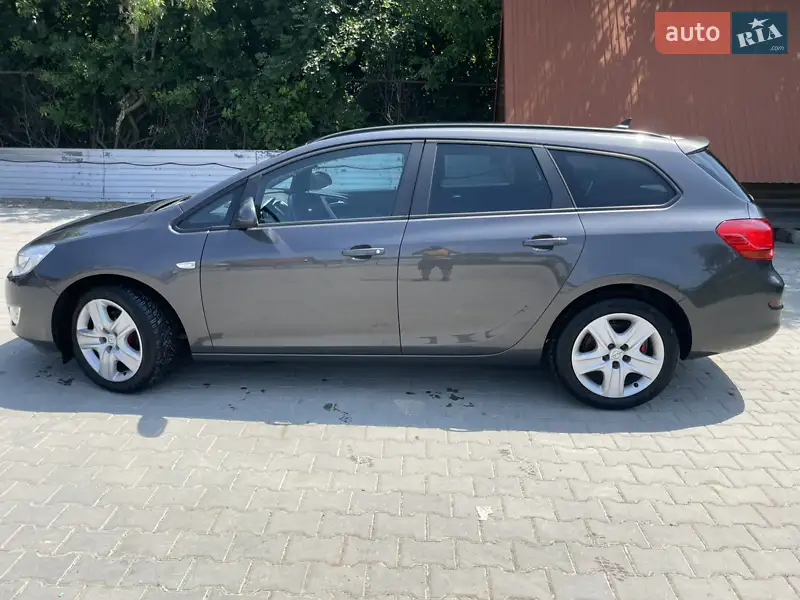 2011 opel astra sports tourer