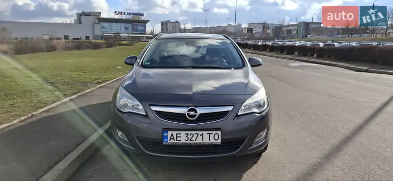 2012 opel astra