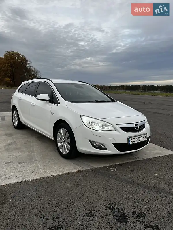 2011 opel astra-sports-tourer