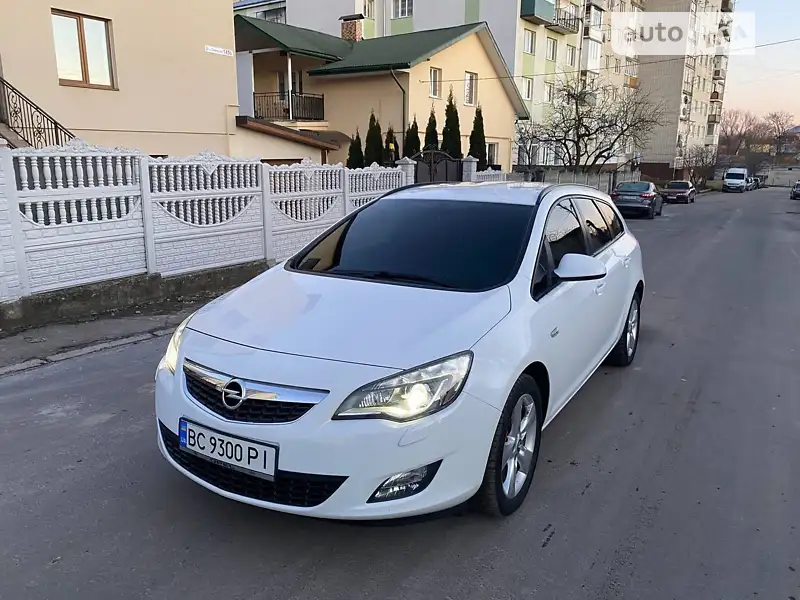 2011 opel astra sports tourer