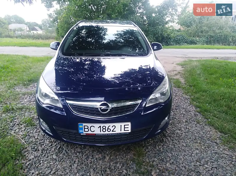 2012 opel astra sports tourer