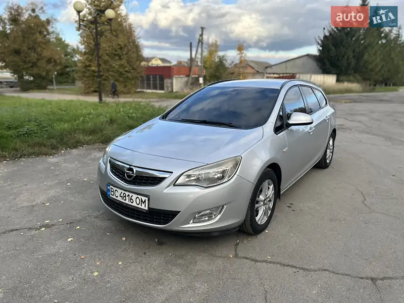 2012 opel astra