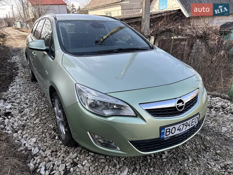 2011 opel astra