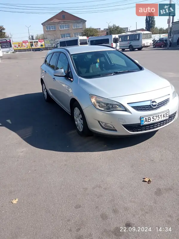 2011 opel astra