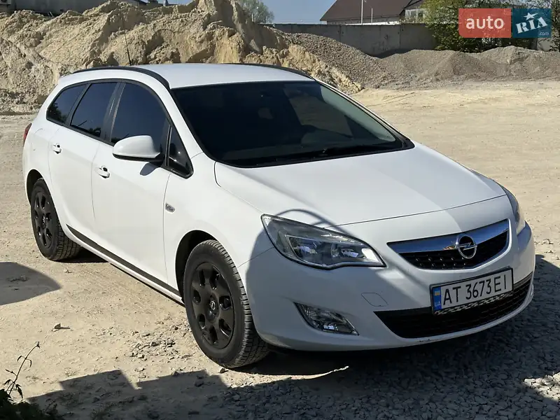 2012 opel astra