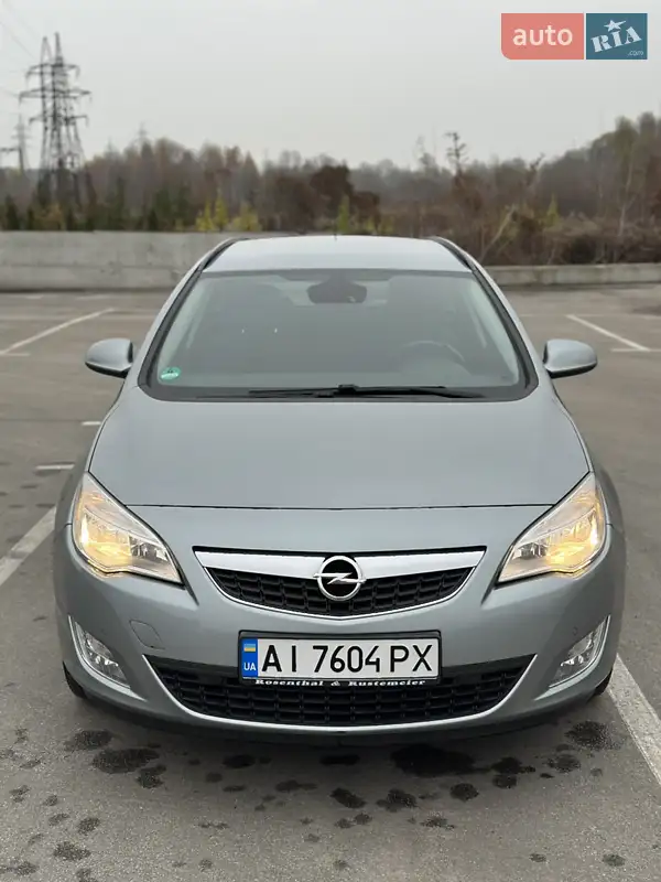 2012 opel astra