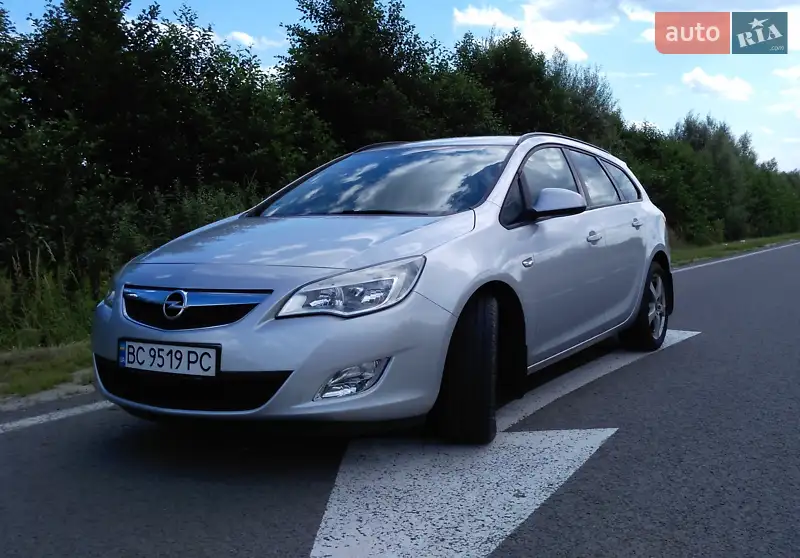 2012 opel astra