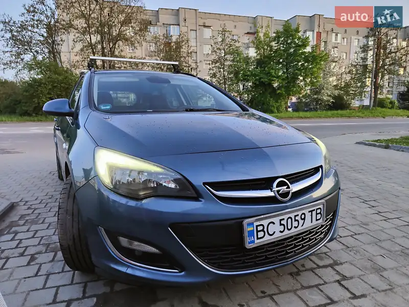 2012 opel astra