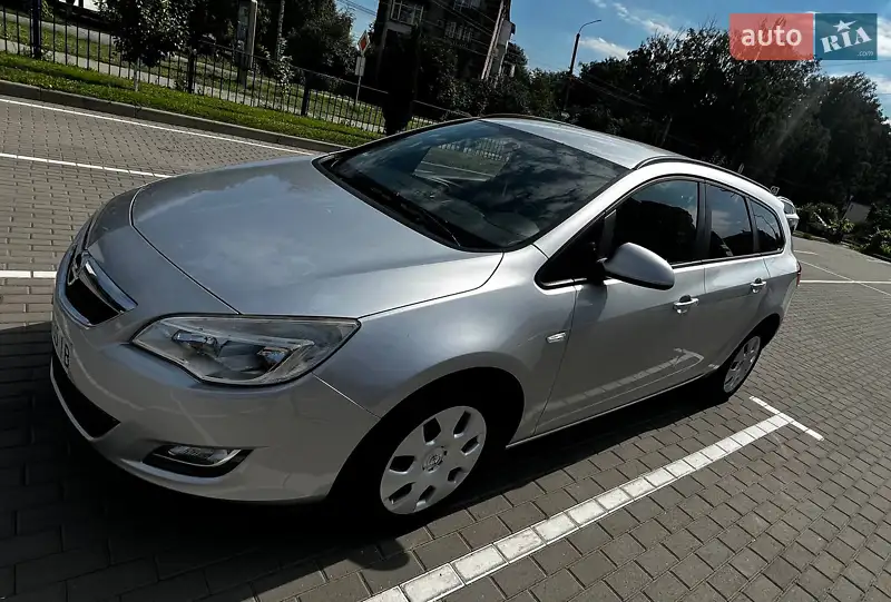 2012 opel astra