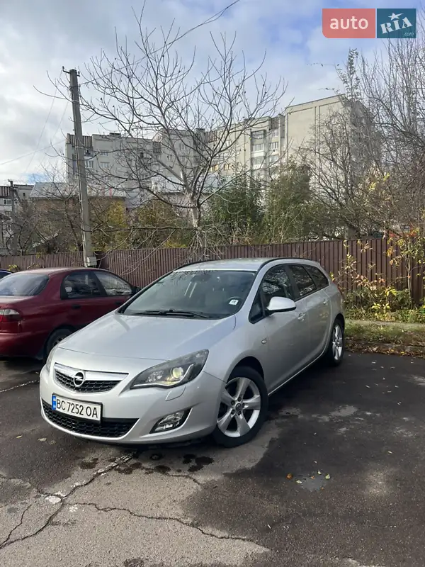 2011 opel astra