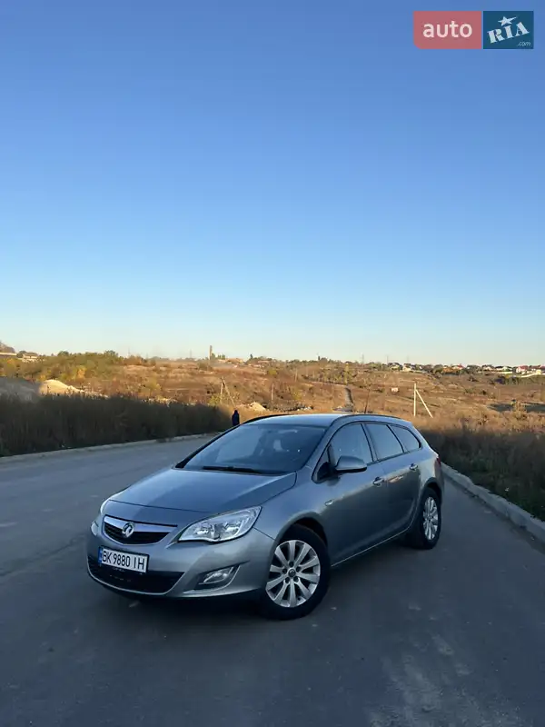 2011 opel astra