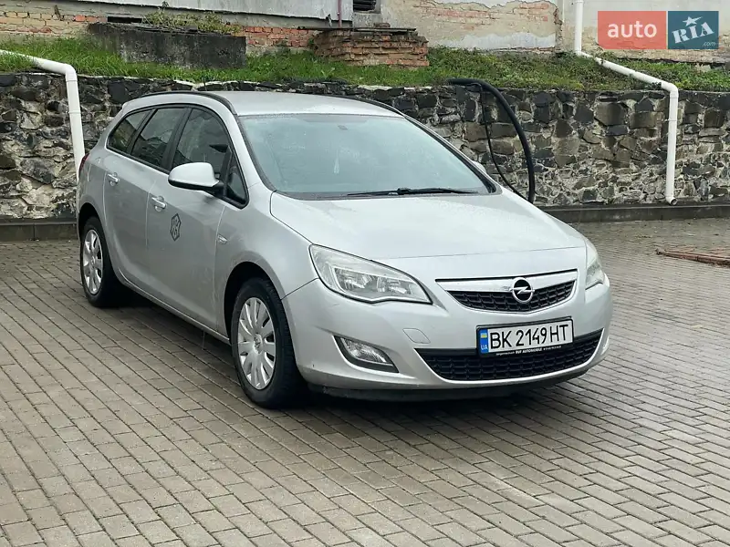 2011 opel astra