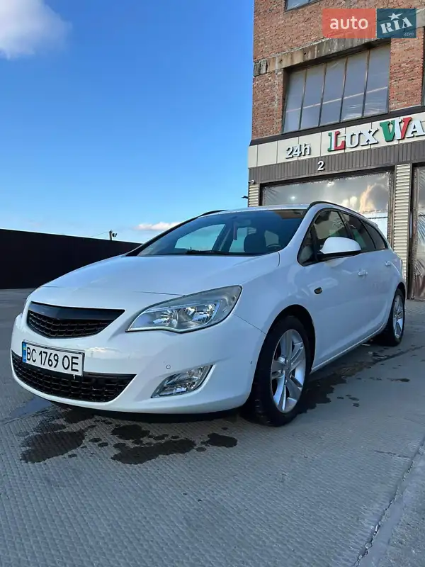 2011 opel astra sports tourer