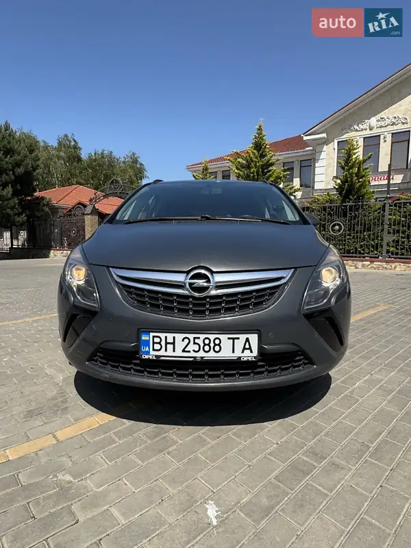 2013 opel zafira tourer